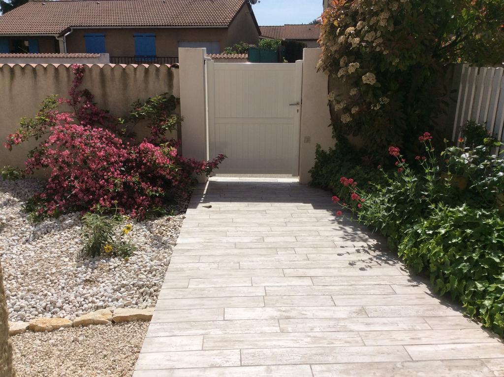 Les Lauriers Roses Bourg-les-Valence Ngoại thất bức ảnh